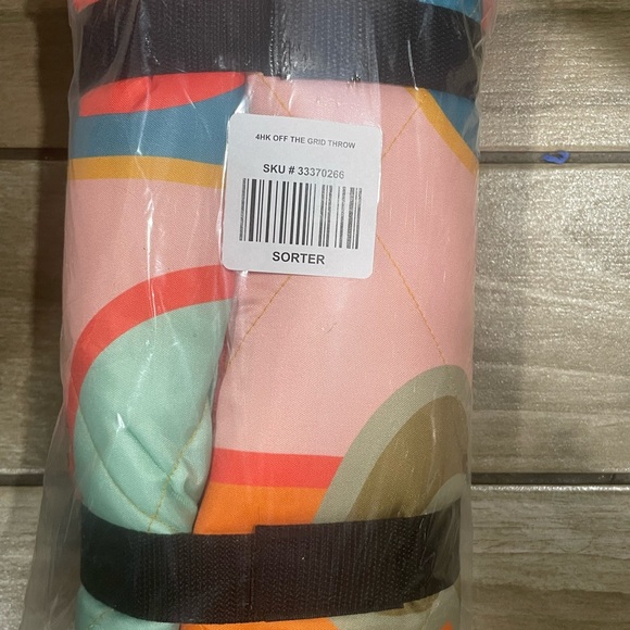 Hello Kitty Off the Grid Blanket - Picture 2 of 2